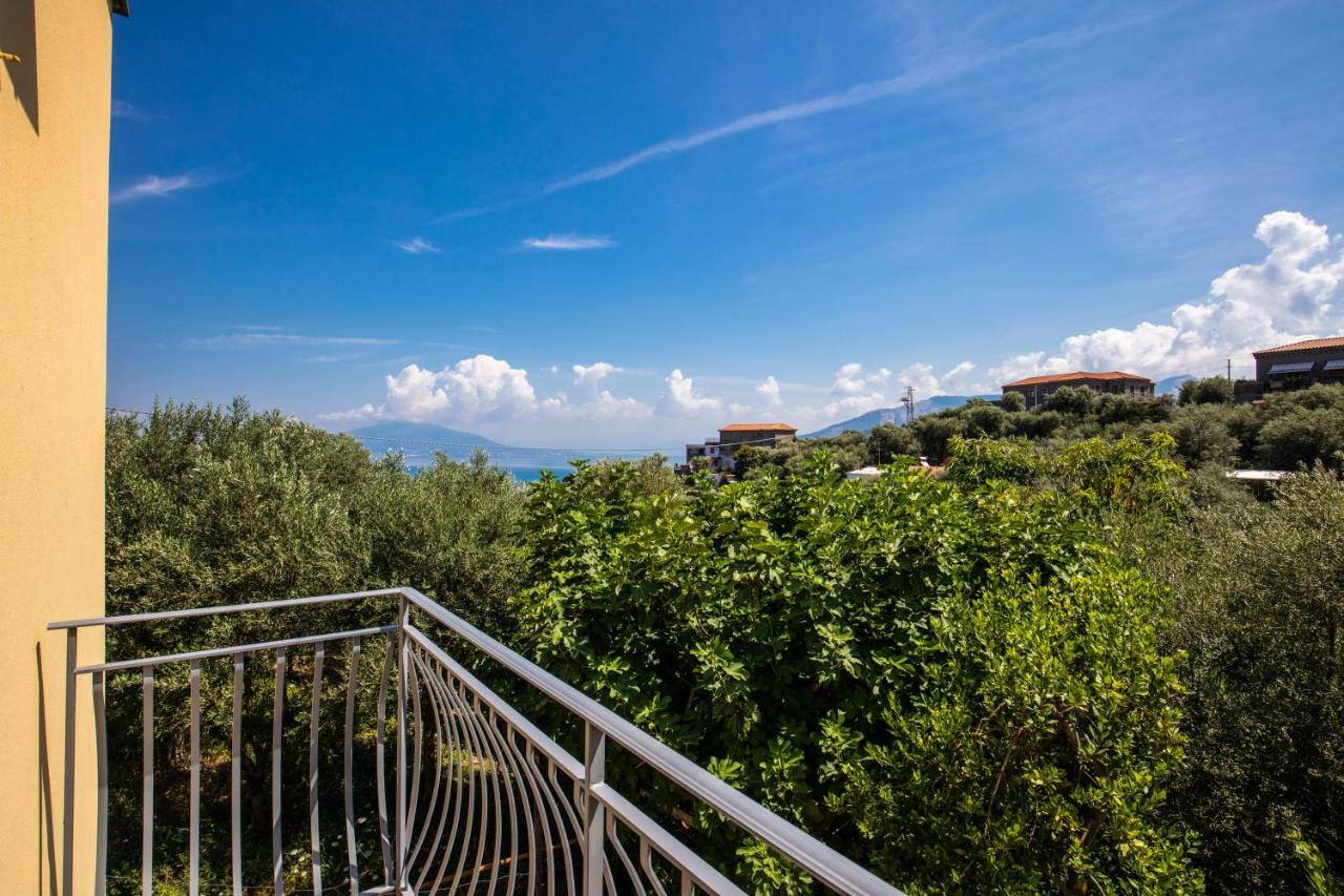 Chez Carme' Apartment Sorrento Bagian luar foto